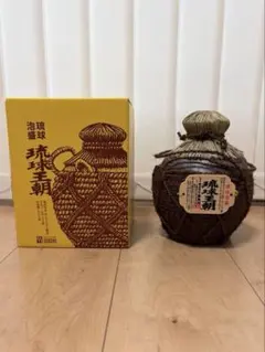 【限定・本場壺入り】琉球泡盛「琉球王朝」30度 900ml 多良川 伝統古酒風のサムネイル