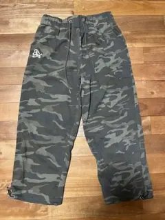 迷彩　スウェットパンツ プリントロゴ