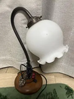 クラシックスタイル テーブルランプ ホワイト　置物　花