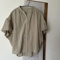 【美品】ワールド　ストライプ バンドカラー 半袖ブラウス ベージュのサムネイル
