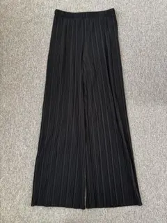 ユニクロ　Sサイズ　ブラック　プリーツパンツ
