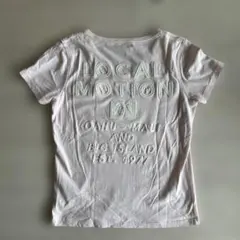 LOCAL MOTION Vネック Tシャツ 刺繍ロゴのサムネイル
