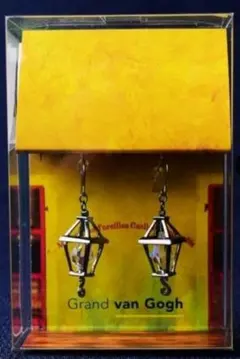 大ゴッホ展】夜のカフェテラス ガス灯イヤアクセサリー - メルカリ