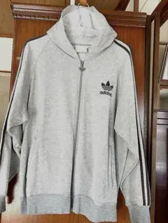 #adidas グレー ジップアップ パーカー