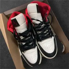 NIKE Air Jordan 1 MID