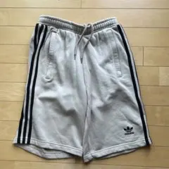 アディダス ショートパンツ ベージュ／ブラック