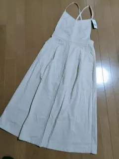 ちい様専用 GU サロペットワンピース　 ノースリーブ　べージュー　　タグ付