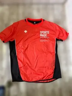 DESCENTE 半袖ウォームアップシャツ レッド×ブラック