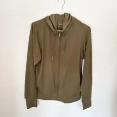 未使用 ユニクロ UV オリーブグリーン フルジップ フード付きパーカー