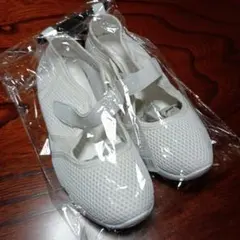 ホワイトメッシュスニーカー Mサイズ　介護施設などで