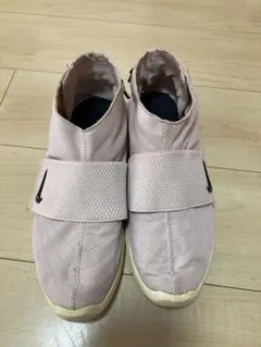 Nike ピンク ストラップスニーカー
