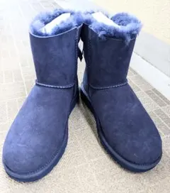 ★UGG 新品★リボン付 ネイビー 箱付 アグ ムートンブーツ 23cm 未使用