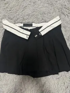 ZARA ブラックプリーツミニスカート ホワイトストライプ付き