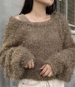 オフショルダーニット