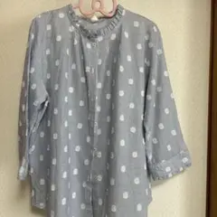 ドット柄フリル付き五分袖シャツ