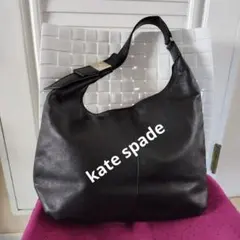 「kate spade」N.Y. の定番ショルダーバッグです。