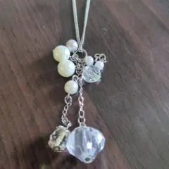 パールとクリスタルのロングネックレス