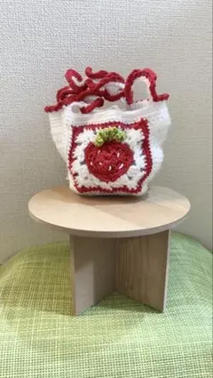 ハンドメイド　いちご　ミニバッグ　ポーチ