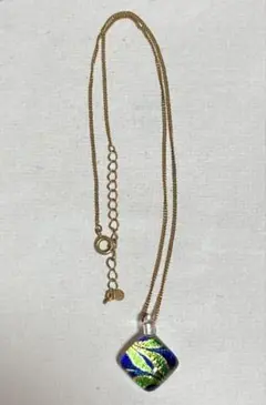 ガラス製 ダイヤモンド型 ペンダント ネックレス