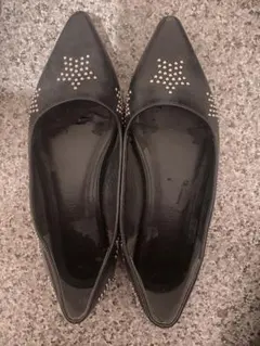 スタースタッズ付きブラックパンプス M