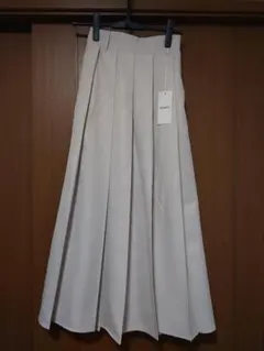 Frene／ボックスプリーツスカート／アイボリー