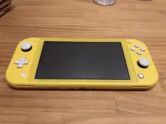 Switch Lite イエロー 本体(ジャンク品、電源が付かない)