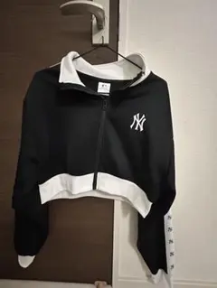 NY Yankees クロップドトレーナー ブラック