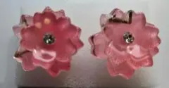 ピンク花型ピアス ストーン付き