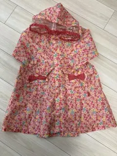 キッズフォーレ Mサイズ　花柄レインコートのサムネイル
