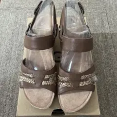 【新品】ＵＧＧサンダル ブラウン 24.5㎝のサムネイル