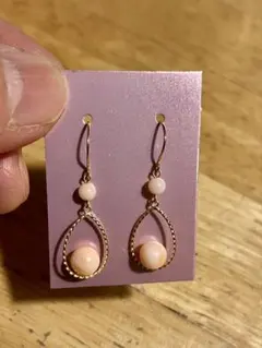 K18＊優しいピンク珊瑚のドロップ型ピアスです