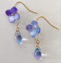 No. 900 紫陽花ピアス あじさい フラワーピアス ガラスビーズ 紫 青