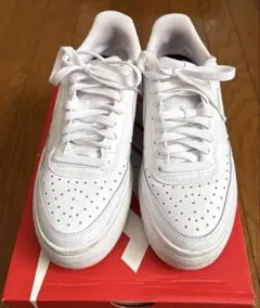 【美品】NIKE ウィメンズコートビジョン スニーカー　白　26cm