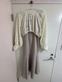 archives フェザーボリュームブラウスxキャミワンピースset