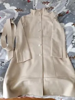 組曲　ベージュ ロングコート ボタン付き