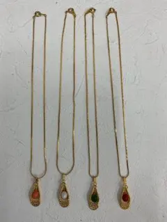 30.123【ネックレス　4本セット】4色　お揃い　ヴィンテージ　アンティーク