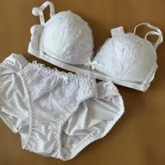 パリシェ ブラジャーショーツセット Mサイズのサムネイル