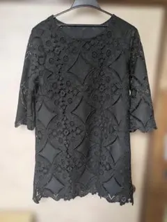 黒いレース五分袖トップス
