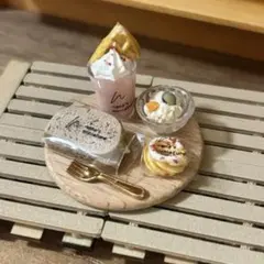 Item thumbnail for item 98637692-4288-48af-9c70-2714a9e96436