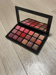 Kesalan Patharan リップパレット 18色のサムネイル