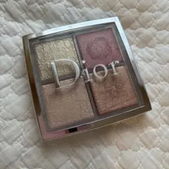 Dior ハイライトパウダー 004