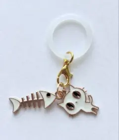 ハンドメイド　アンブレラマーカー　白猫　魚の骨　めじるしマーカー