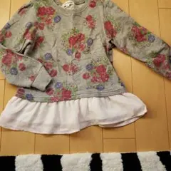 シューラルー フリル付きトレーナー