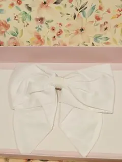ホワイトリボンバレッタ ヘアアクセサリー　白