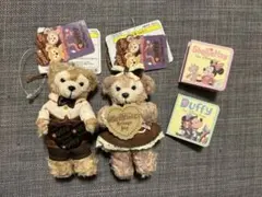 ダッフィー.シェリーメイぬいぐるみバッジ　2011年バレンタイン