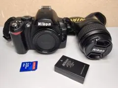 Nikon D40 デジタル一眼レフカメラ、ED 18-55mmレンズ付きのサムネイル