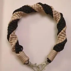 パラコード編みストラップ 黒とベージュ