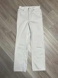 ユニクロ ホワイト ストレートデニム