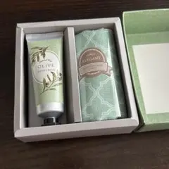 Natural Veil OLIVE ハンドクリーム & タオルセットのサムネイル