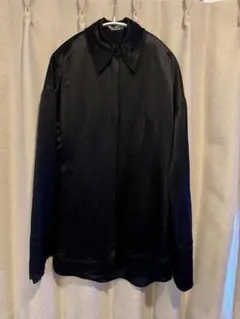 Acne Studios サテン 黒シャツ フレア袖のサムネイル